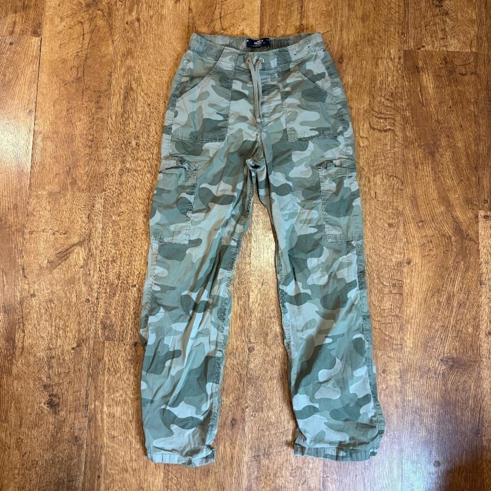 Hollister Co. Baggy Pant green camo pants